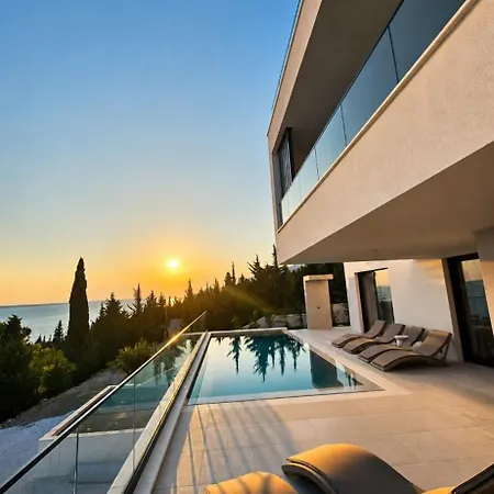 Malu With Heated Pool & Jacuzzi Villa *