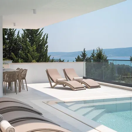 Malu With Heated Pool & Jacuzzi Villa
