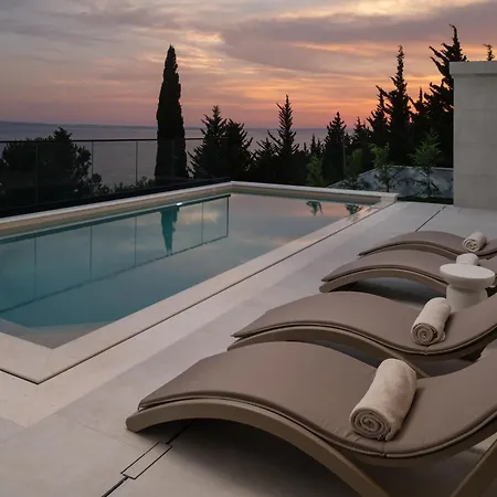 Malu With Heated Pool & Jacuzzi Starigrad Paklenica