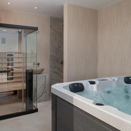 Malu With Heated Pool & Jacuzzi *