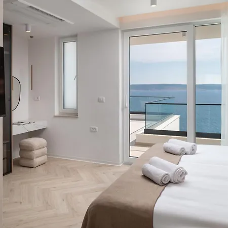 Malu With Heated Pool & Jacuzzi Villa
