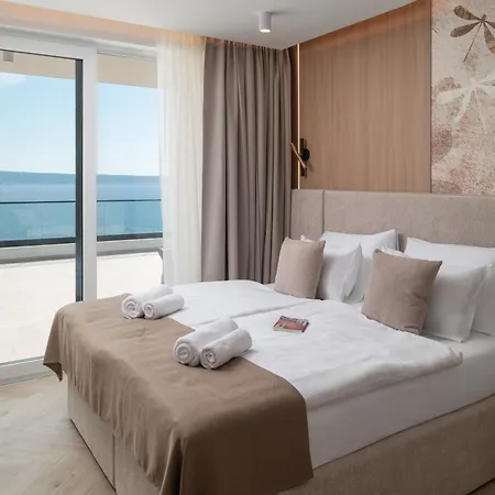 Malu With Heated Pool & Jacuzzi Villa