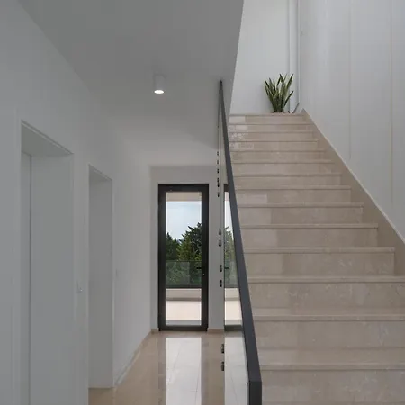 Malu With Heated Pool & Jacuzzi Villa *