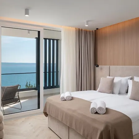 Malu With Heated Pool & Jacuzzi Starigrad-Paklenica