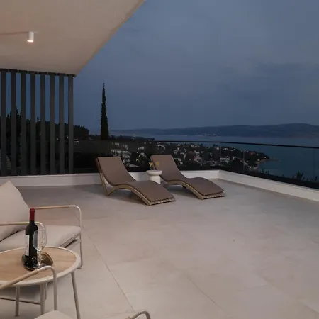 Malu With Heated Pool & Jacuzzi Villa